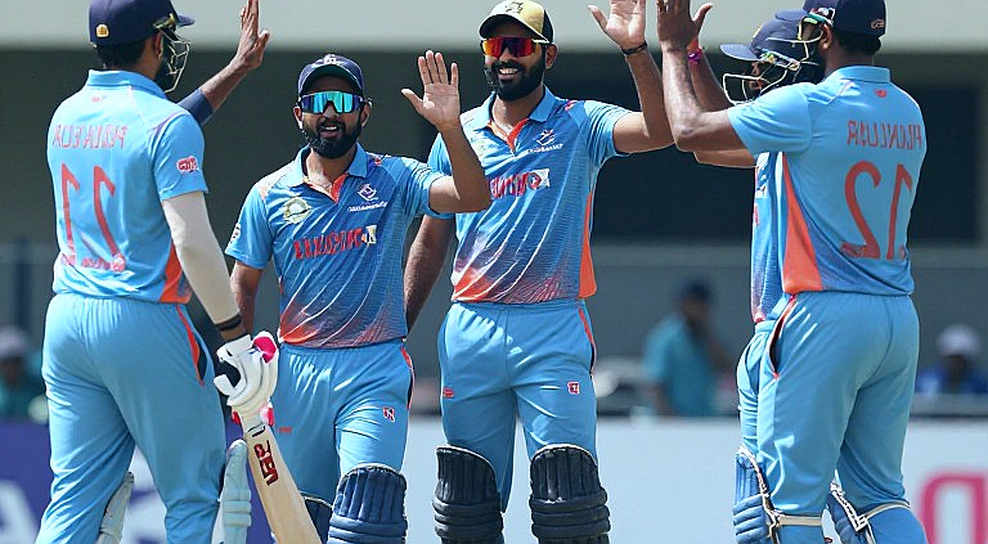 मुनीबा अली की कप्तानी और अजमान का 4:2 स्पिन दांव: पाकिस्तान की चौदह-खिलाड़ी वाली शर्त मुनीबा अली की कप्तानी और अजमान का 4:2 स्पिन दांव: पाकिस्तान की चौदह-खिलाड़ी वाली शर्त